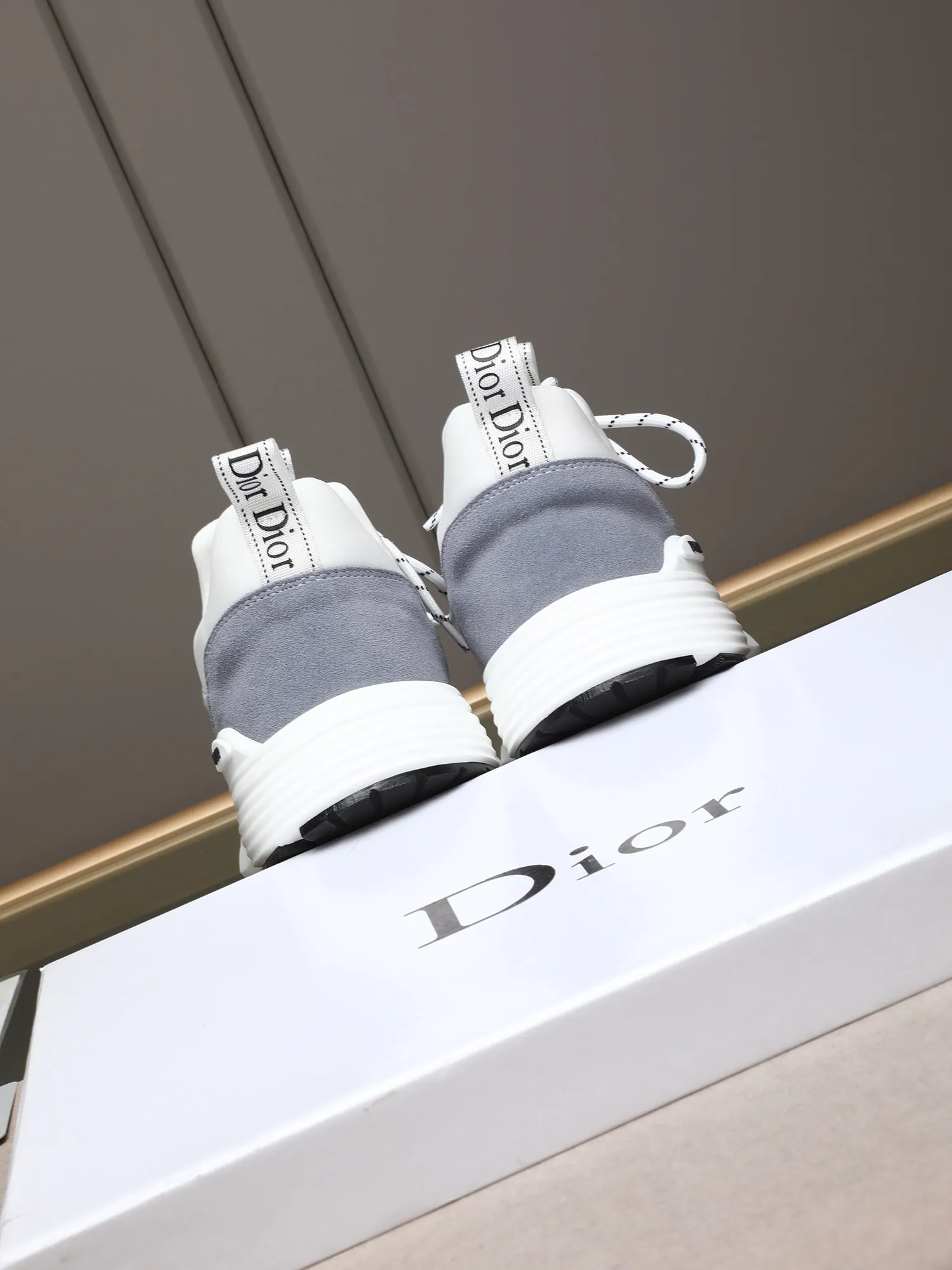 Men's shoes 💰440 💰Dior [Dior] 😘😘High-end series of casual men's shoes, simple and elegant👍👍👍The upper is made of first-layer genuine leather spliced ​​with Dior's special material [sun][sun]; imported first-layer sheepskin lining; special outsole, wear-resistant, lightweight, the overall design is harmonious and unified without lacking personality 👣🌟✨You deserve it! 3 colors😍Sizes 38~44. (45 custom-made) The picture above is a big seller🔥🔥🔥